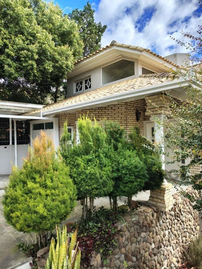Imagem Casa sobrado com 300m² na Vila Nova de 3 dormitórios e 4 vagas