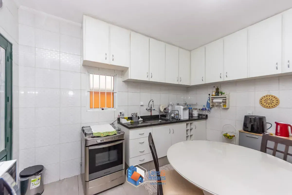 Imagem Casa para venda em Parque da Lapa com 4 quartos, sendo 1 suíte, 190m²