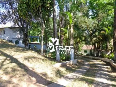 Imagem VENDA DE CHÁCARA NO JARDIM ARUJÁ, EM ARUJÁ/SP, 2.000m² com piscina e terreno de 6.000m², para fins residenciais ou comerciais. CONSULTE-NOS.