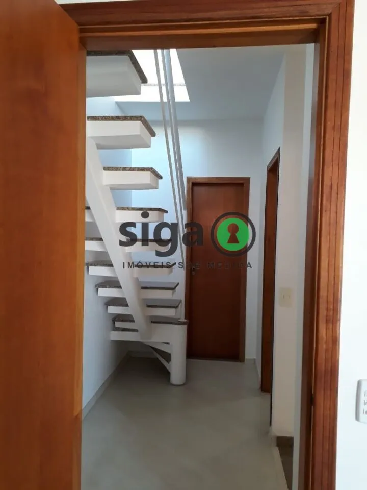 Imagem Sofisticação e Exclusividade em Casa Triplex no Bosque da Saúde