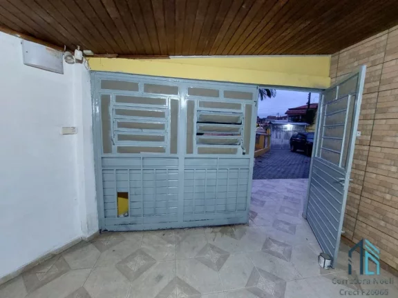 Imagem (PERMUTA) Casa a venda Semi mobiliada, 03 quartos, 04 vagas, churrasqueira no Boqueirão em Curitiba PR