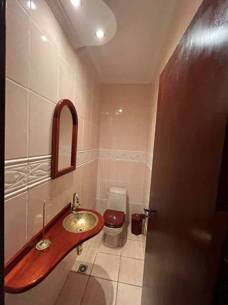 Imagem Casa para locação no Jardim Isaura, Sorocaba-SP: 5 quartos, 5 suítes, 2 salas, 7 banheiros, 4 vagas de garagem.