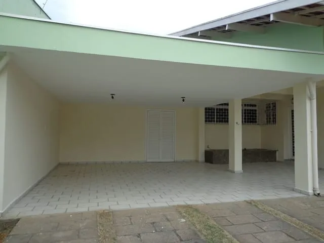 Imagem Casa para Locação 3 Quartos, 1 Suite, 3 Vagas, 600M², Centro, Pindamonhangaba - SP