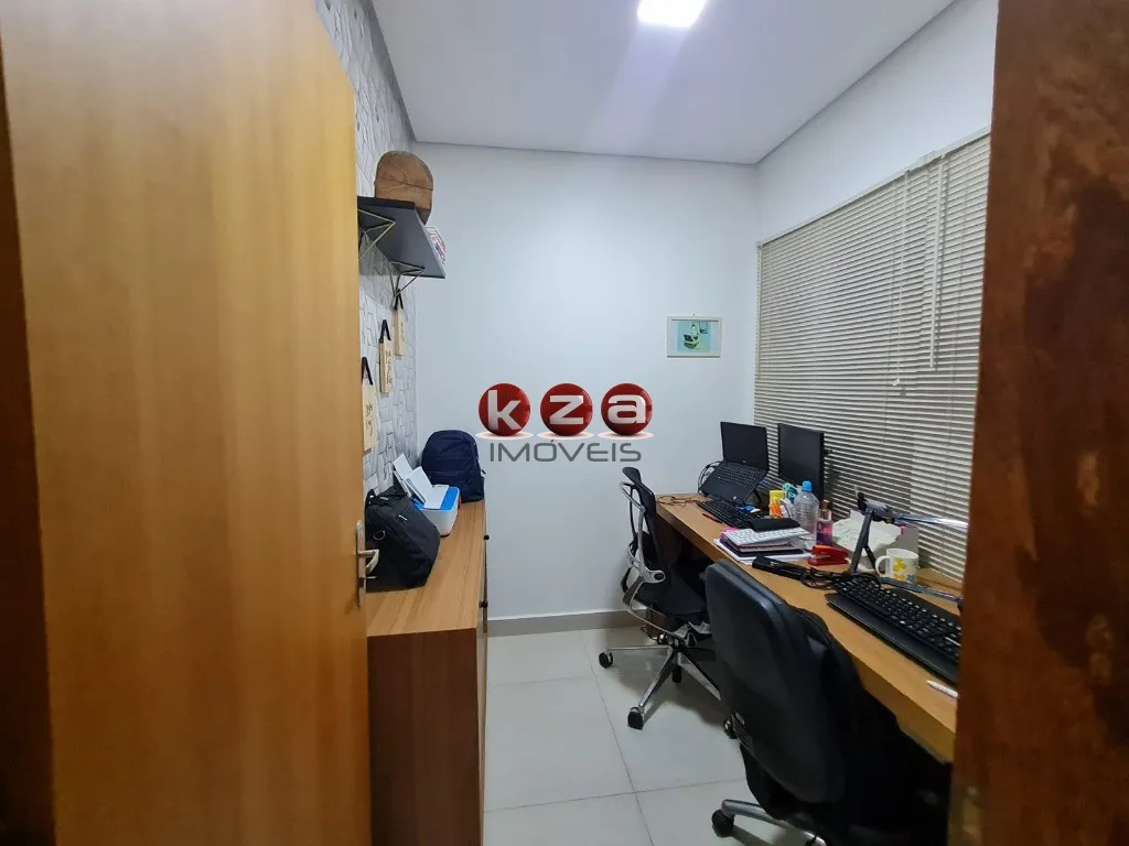 Imagem Casa à venda em Valinhos-SP: 3 quartos, 1 suíte, 2 salas, 3 banheiros, 2 vagas de garagem, 207,98m² no Jardim São Marcos!