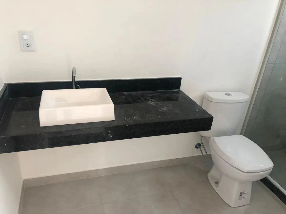 Imagem Casa em Condomínio para Venda em Cabo Frio / RJ no bairro Peró