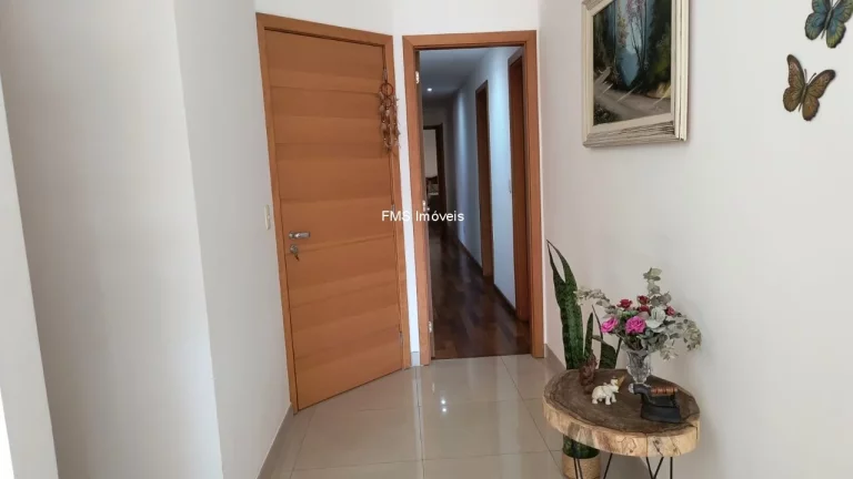 Imagem Apartamento à venda na Vila Mariana, com 4 suítes, 3 salas, 6 banheiros, 4 vagas.