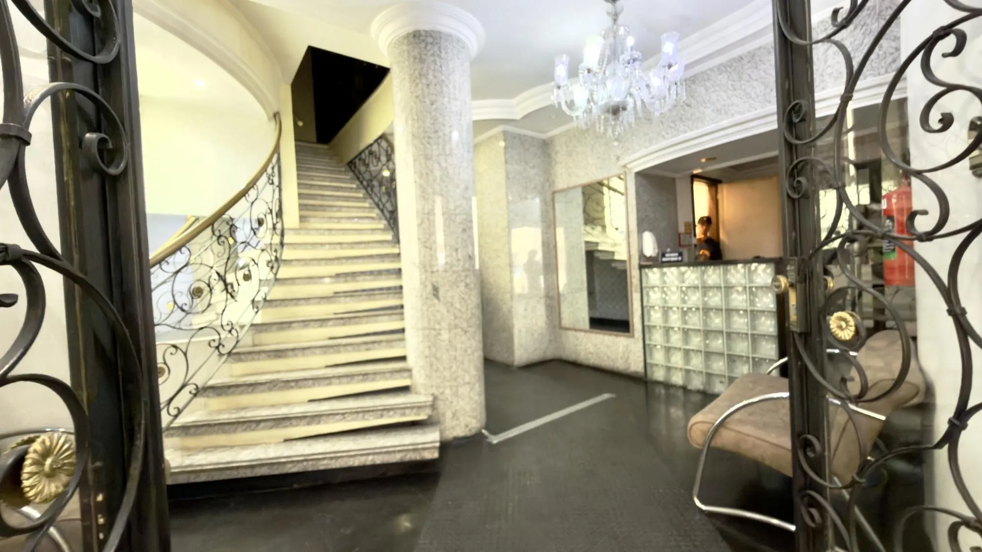 Imagem Apartamento 3 quartos para comprar no Ed. Jardim Sevigné. Centro Histórico.