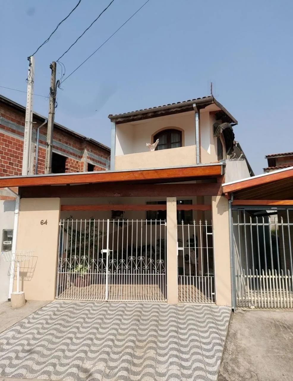 Foto do imóvel Sobrado Imponente com 4 Dormitórios, 2 Suítes, Cozinha Externa, Sacada e Ótima Estrutura à Venda - Grande Oportunidade!