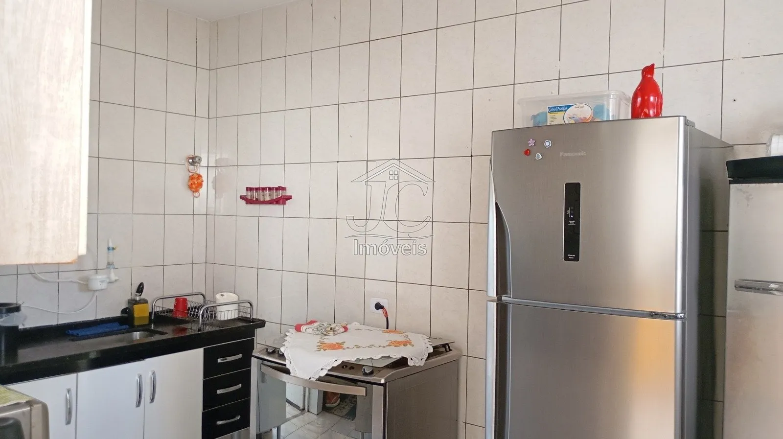 Imagem Casa com 3 quartos com barracão comercial no piso inferior à venda em Valinhos.