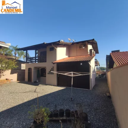 Imagem Casa Averbada à venda em Joinville, bairro Iririú