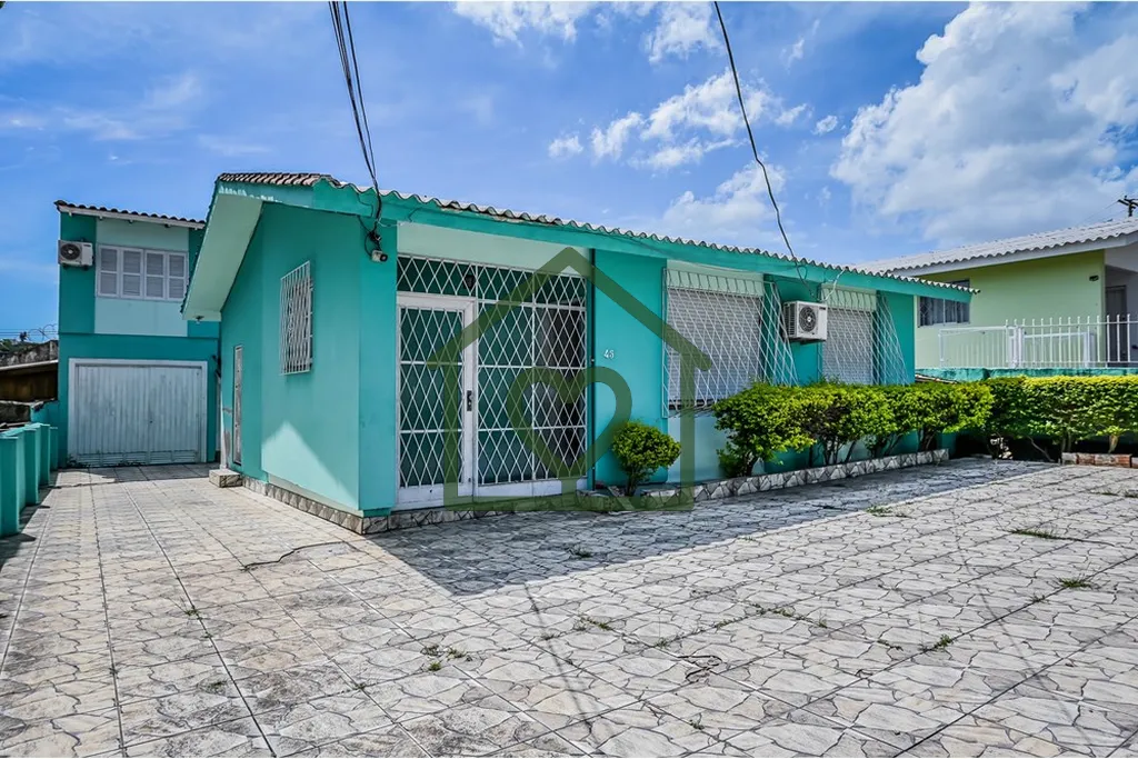 Imagem Prepare-se para se apaixonar por esta encantadora casa de condomínio, localizada no charmoso bairro...