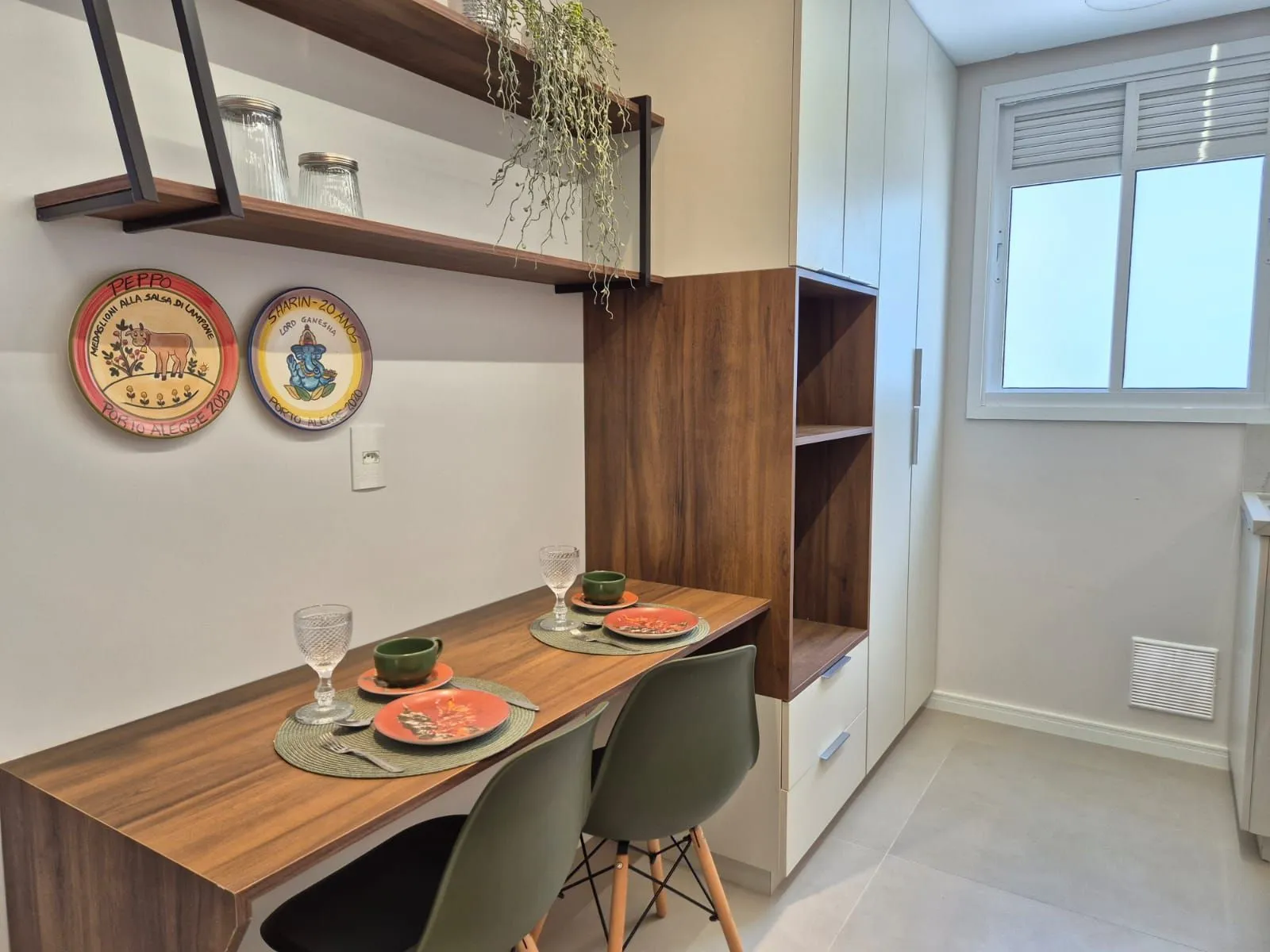 Imagem Apartamento 2 Dormitórios, Decorado e com Vaga de Garagem | Pronto para Morar!