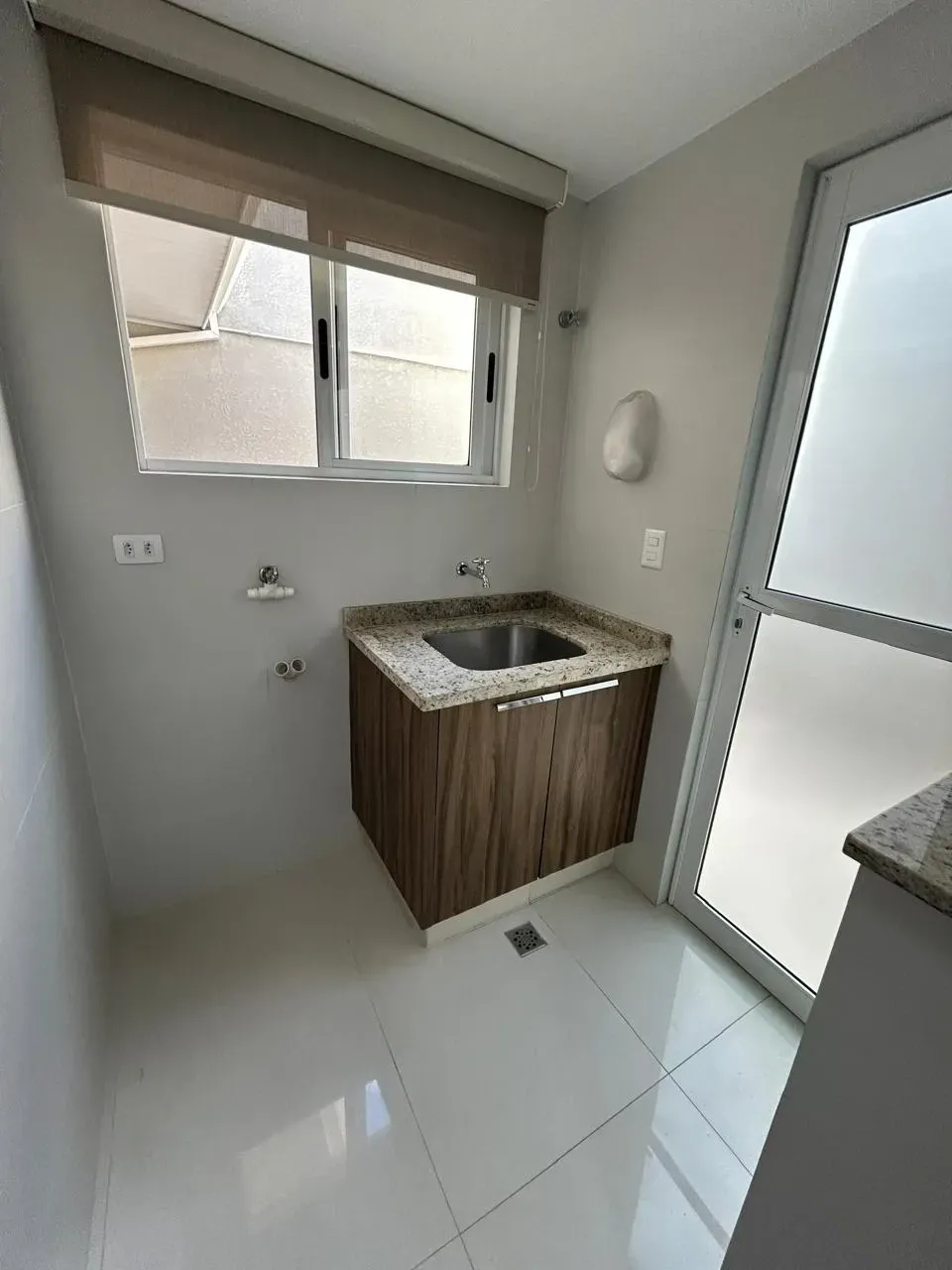 Imagem Sobrado com 3 Quartos à Venda, 118 metros em Mercês - Curitiba