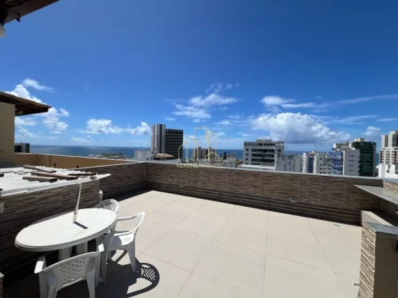 Imagem Excelente cobertura vista mar decorada com três suítes e área gourmet a venda na Pituba