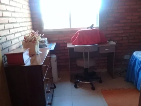 Imagem Excelente Casa com 350m², Condomínio Fechado, situado em Viamão.