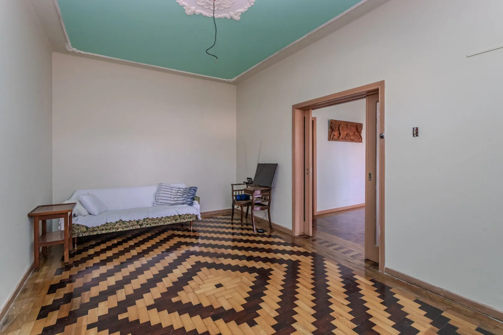 Imagem Casa sobrado no Partenon com 5 dormitórios e 4 vagas