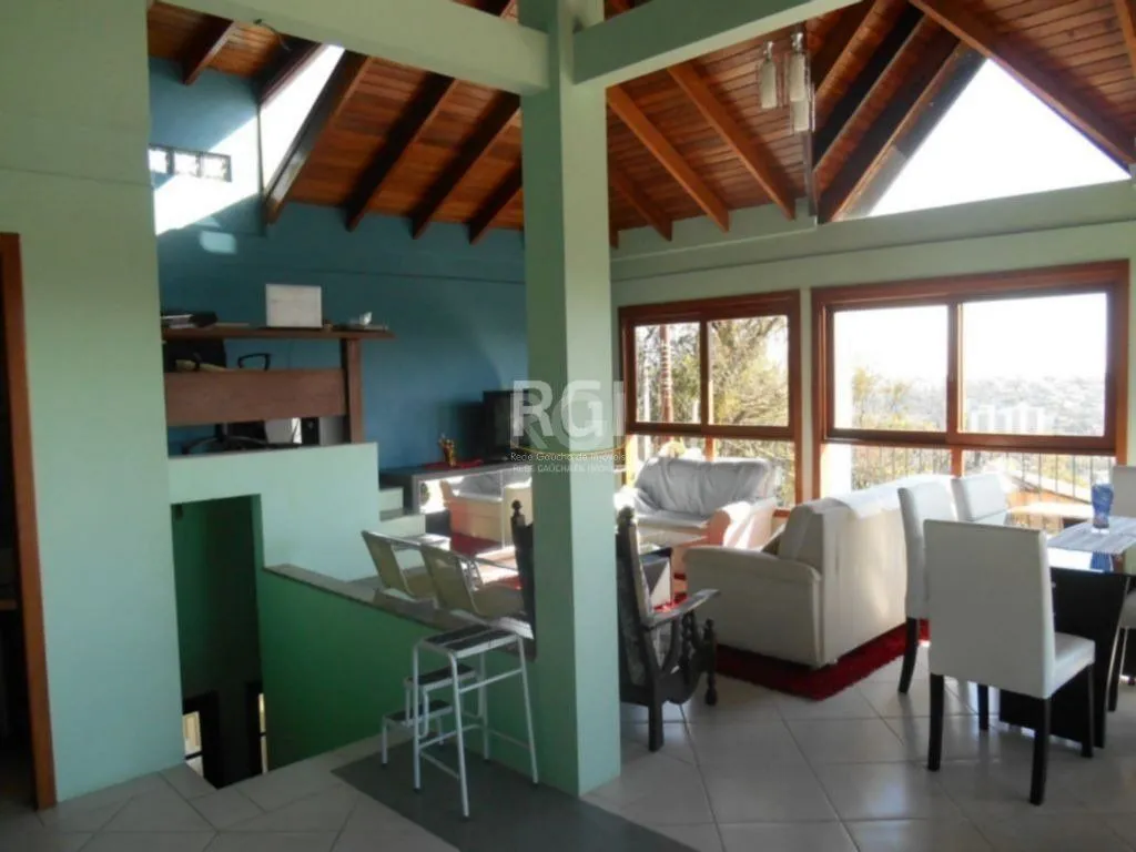 Imagem Casa para Venda - 185m², 4 dormitórios, sendo 2 suites, 4 vagas - Nonoai