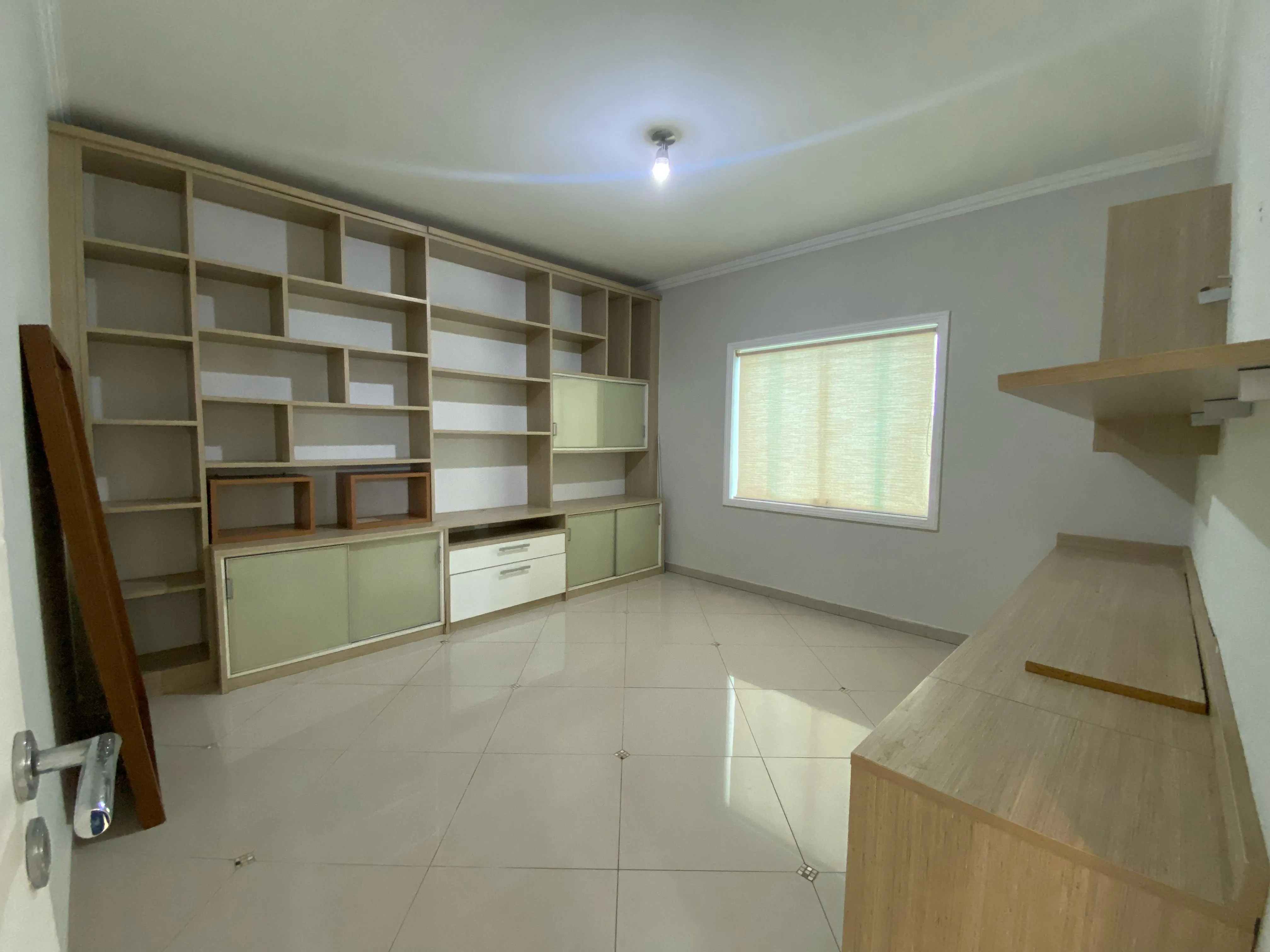 Imagem Exclusivo sobrado de alto padrão no Residencial Saint Charbel à 15min. do Parque Campolim e Shopping Iguatemi