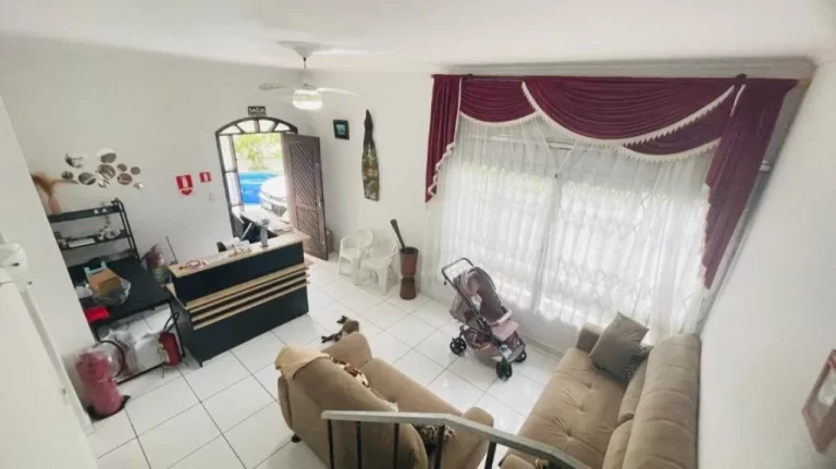Imagem EXCELENTE CASA À VENDA NA OCIAN COM 3 DORMITÓRIOS 4 VAGAS!!!