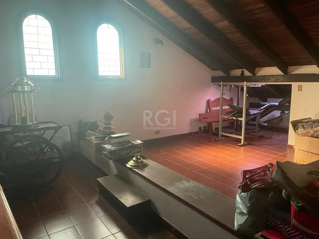 Imagem Casa para Venda - 400m², 5 dormitórios, sendo 3 suites, 4 vagas - Ipanema PORTO ALEGRE /RS