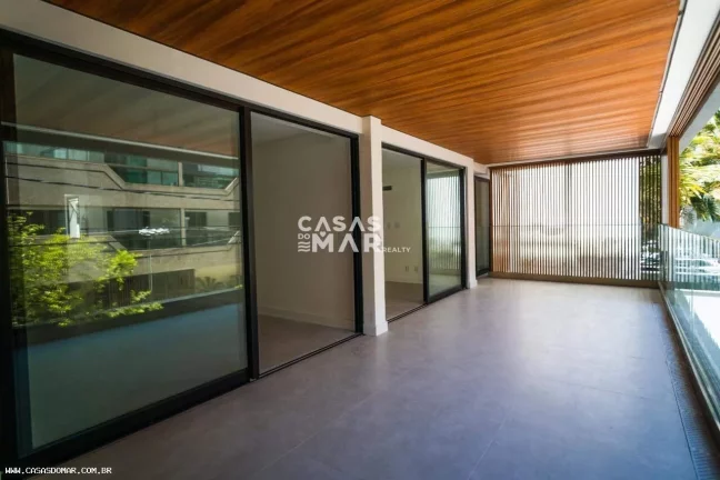 Imagem Imóvel de luxo à beira-mar com 3 quartos e suítes na Lagoa, Rio de Janeiro - RJ: 146 m², 2 vagas
