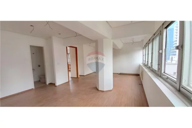 Imagem Sala comercial com 57,35m² e uma vaga no Itaim Bibi