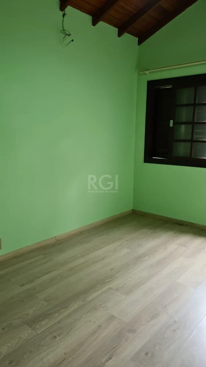 Imagem Sobrado para Venda - 200m², 3 dormitórios, sendo 1 suites, 3 vagas - Belém Novo