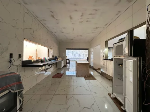Imagem Casa à venda no Jardim do Lago, Uberaba: 4 dormitórios, piscina aquecida e hidromassagem