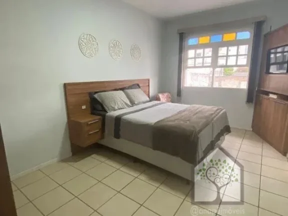 Imagem Casa a poucos passos da Av Mauro Ramos