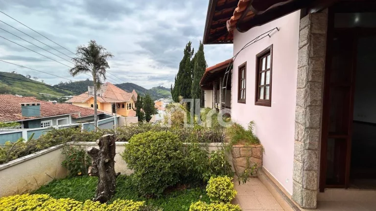 Imagem Casa com 4 dormitórios à venda, 450 m² por R$ 2.400.000,00 - Pinheirinho - Itajubá/MG