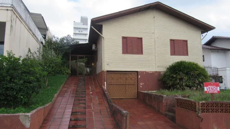 Imagem Casa para Venda em Concórdia, Centro, 4 dormitórios, 2 banheiros