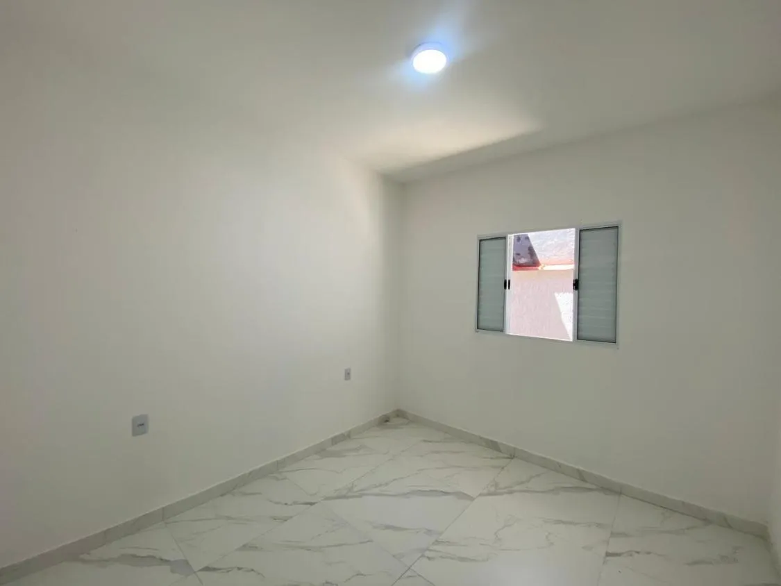 Imagem CASA NOVA COM PISCINA, 3 DORMITÓRIOS E AMPLO QUINTAL NO JARDIM BOPIPORANGA EM ITANHAÉM