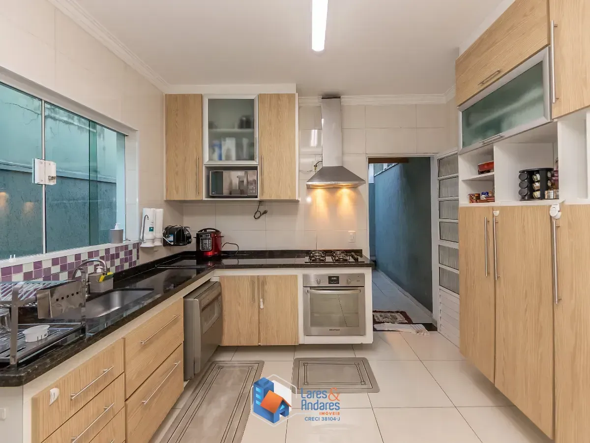 Foto do imóvel Sobrado para venda em Jardim Marisa com 3 quartos, sendo 3 suítes, 168m² em Rua José de Souza Aguiar