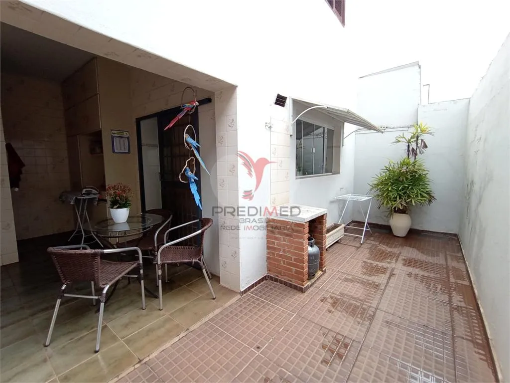 Imagem Casa de 4 quartos, 276m² no bairro Centro, em Lençóis Paulista