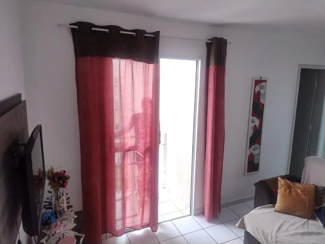 Imagem Apartamento com 2 Dormitórios, Varanda e 1 Vaga 45 m²