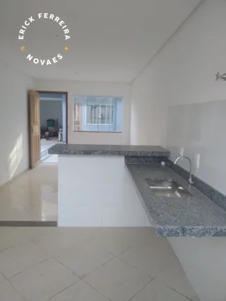 Imagem Casa Duplex Condomínio fechado composta de 2 quartos sendo uma suíte com varanda no bairro Itapebussu