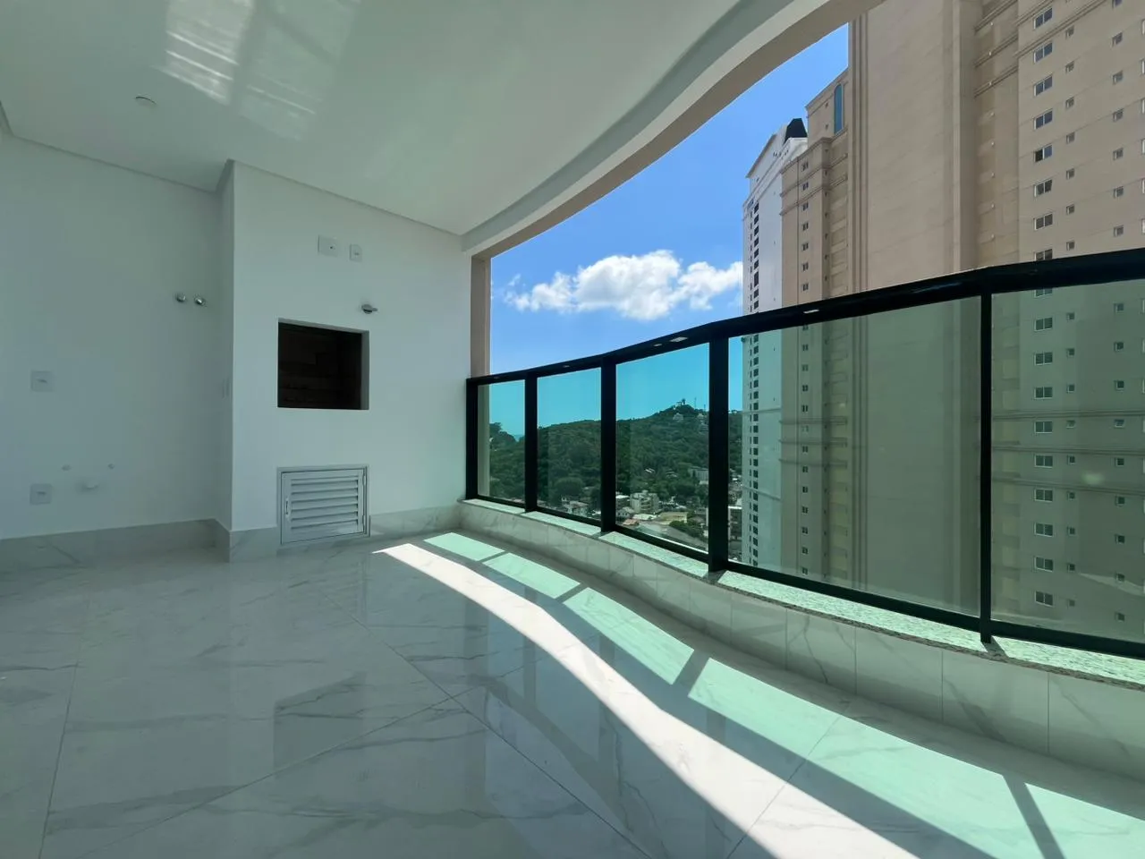 Imagem Apartamento com vista para o mar à venda com 161m2 por R$ 2.400.000,00