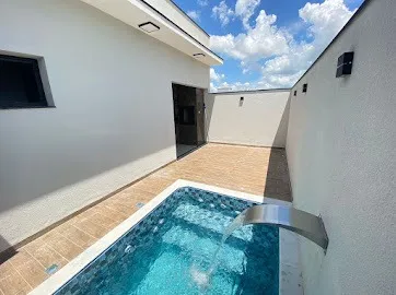 Imagem Oásis Residencial no Condomínio Horto Villagio: Casa Térrea com Piscina e Elegância Inigualável