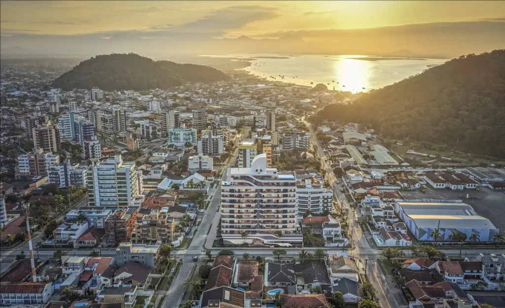 Imagem Imperdível cobertura de luxo à venda em Guaratuba-PR, Centro: 4 quartos, 4 suítes, 6 banheiros, 3 vagas de garagem, 249,10m².