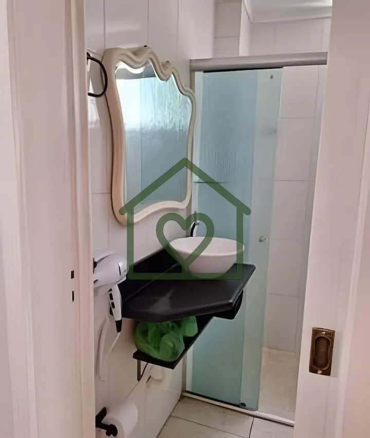 Imagem Apartamento térreo elevado, de frente e recuado, localizado em prédio com belos jardins. O imóvel...