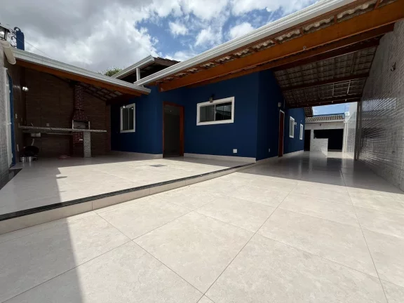 Casa à venda em Vitória da Conquista-BA, no bairro Felícia: 3 quartos, 1 suíte, 1 sala, 2 banheiros, 4 vagas de garagem, 123m².