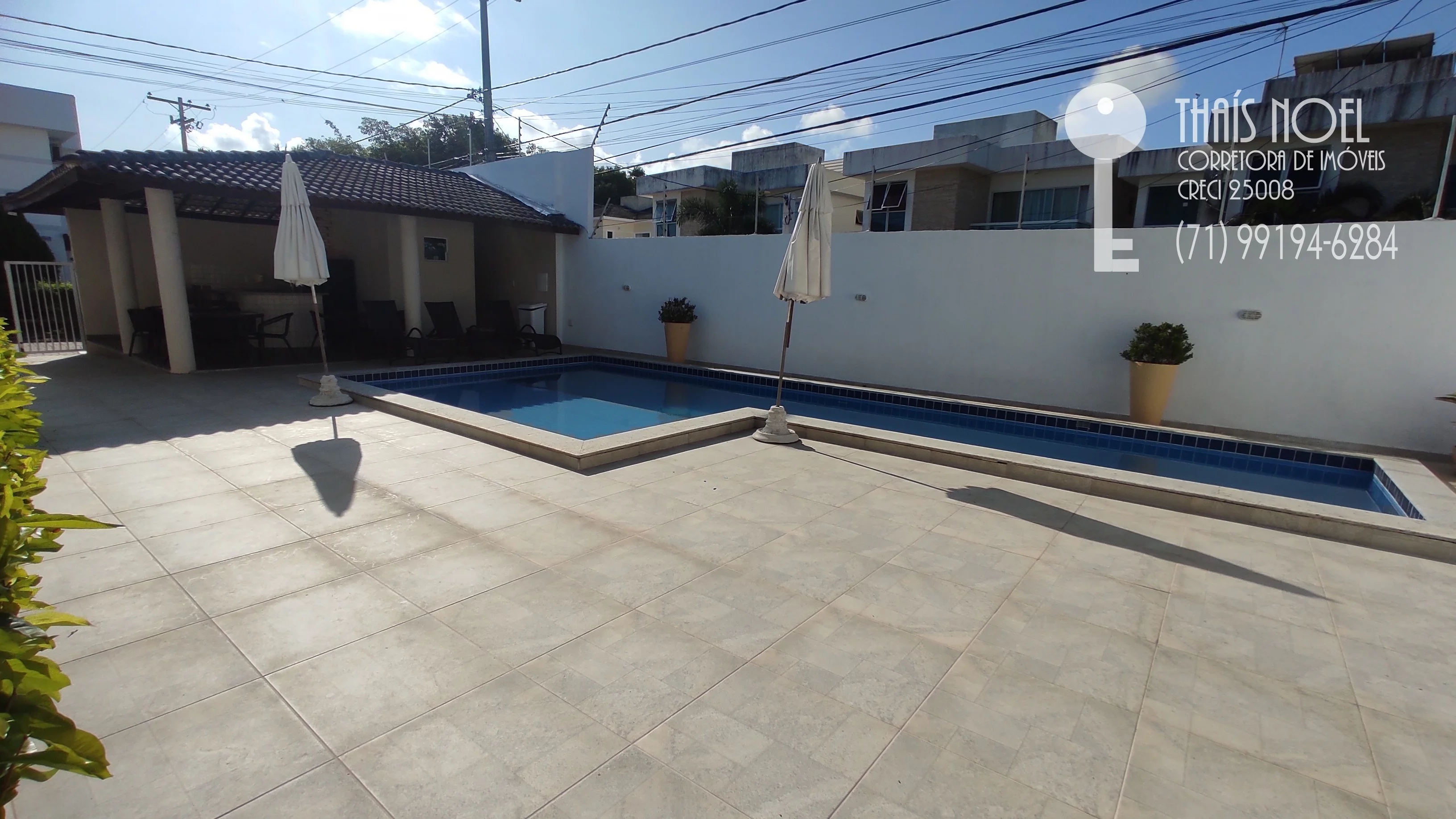 Imagem CASA DE 4/4 E 3 VAGAS EM CONDOMÍNIO FECHADO DE BURAQUINHO (LAURO DE FREITAS)