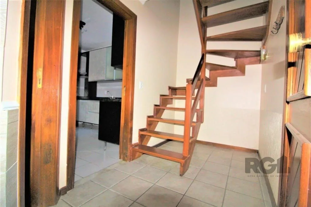 Imagem Casa em condomínio 111m² - 3 dormitórios sendo 1 suíte e 4 vagas no bairro Espirito Santo
