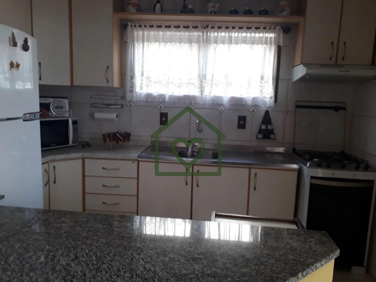 Imagem Ótimo casa/sobrado no bairro Auxiliadora, com 3 dormitórios, 3 vagas de garagem e anexo nos fundos...