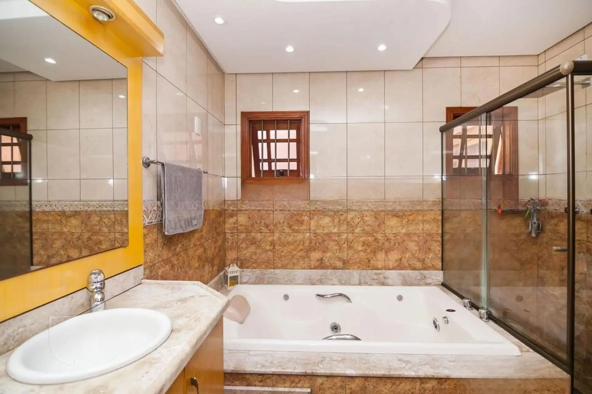 Imagem Casa de 4 dormitórios à venda no Bairro Rubem Berta, Porto Alegre.