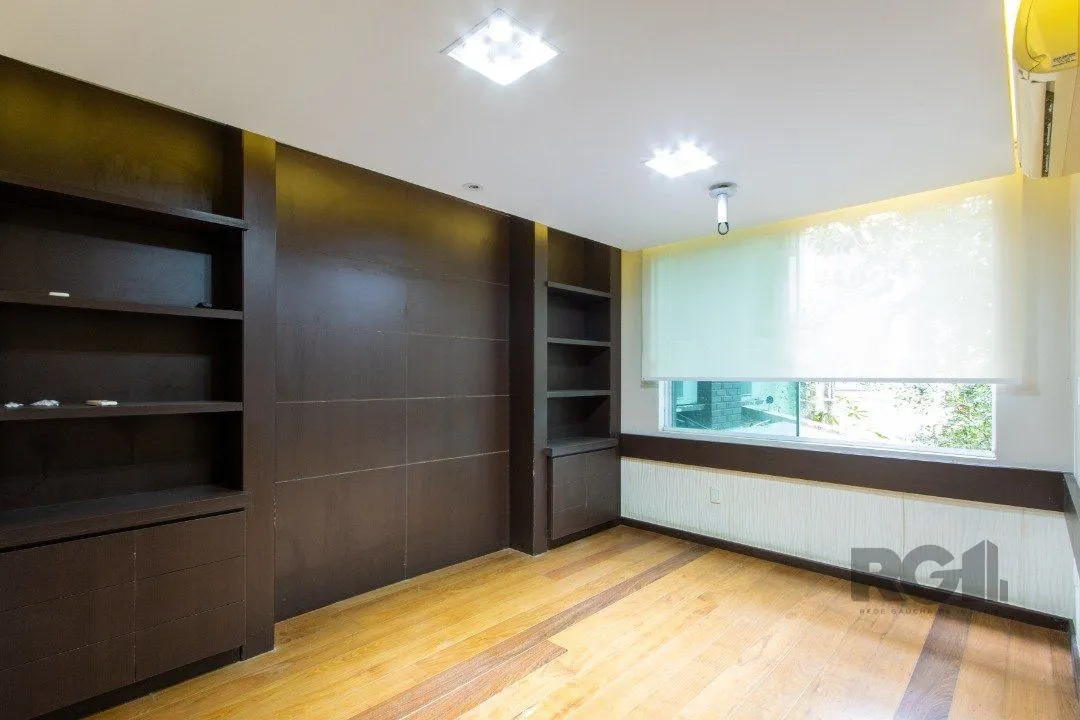 Imagem Excelente casa comercial com aproximadamente 300m² de área construída