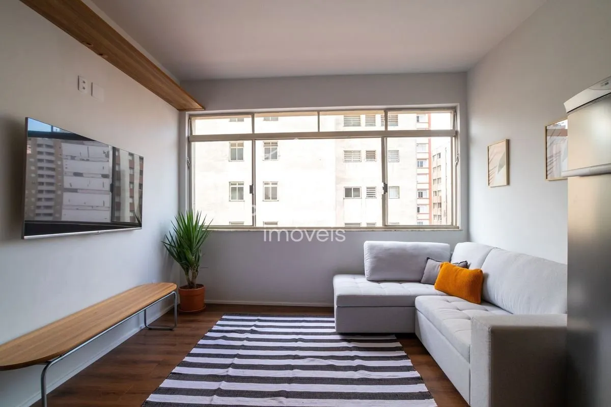 Imagem Apartamento Mobiliado e totalmente Reformado! 145 m2 úteis 5dts e 3 suítes, cozinha aberta para sala - Está a duas quadras da Av. Paulista.