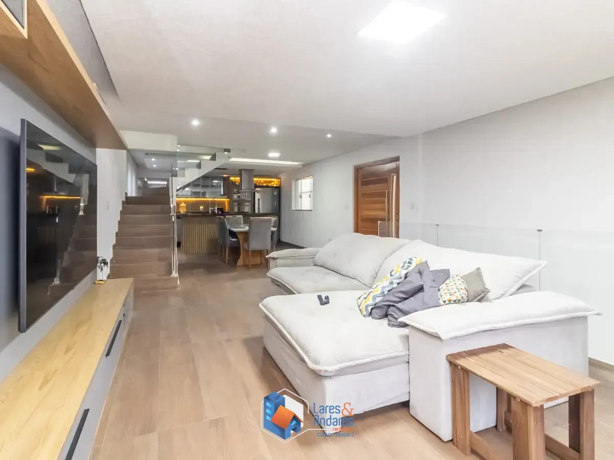Foto do imóvel Sobrado para venda em Vila Guedes com 3 quartos, sendo 3 suítes, 196m² em Rua Maria Julieta Drummond de Andrade