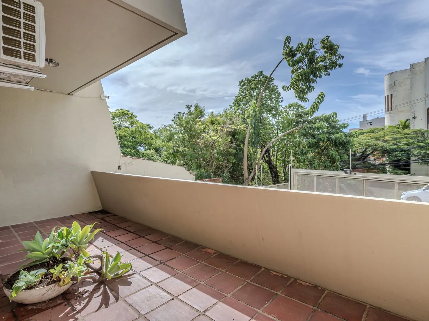Imagem Casa sobrado no Menino Deus de 3 dormitórios e 3 vagas