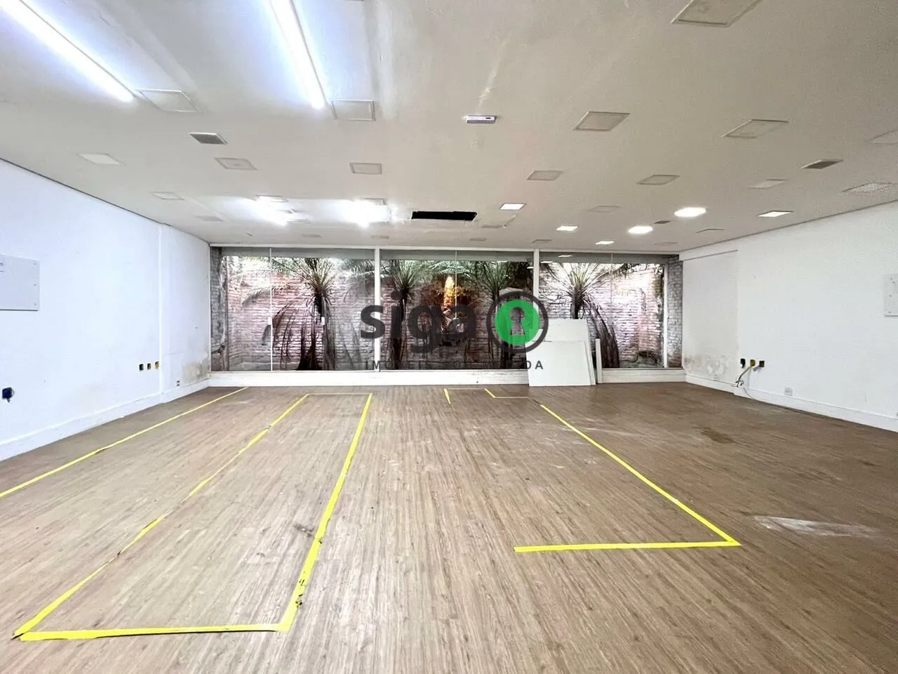 Imagem Ponto Comercial e 4 banheiros para Alugar, 400 m² por R$ 32.000/Mês